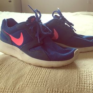 Nike Tennis Shoes